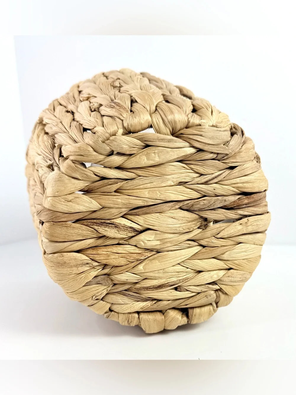 Trader Joe’s Water Hyacinth Woven Planter Pot  Basket 7” Plastic Liner